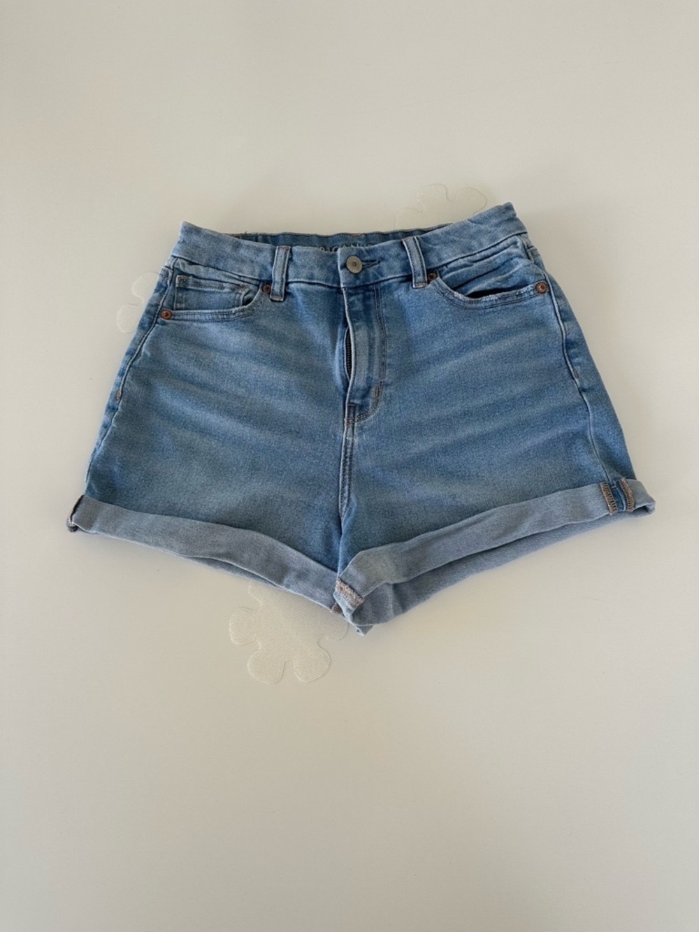 AE American Eagle Womens
Jeans Shorts Curvy Mom Short
Size 4 Light Wash